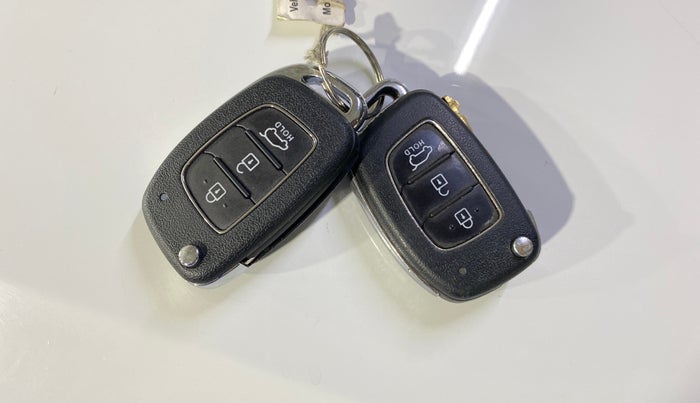 2017 Hyundai Creta E PLUS 1.6 PETROL, Petrol, Manual, 64,996 km, Key Close Up