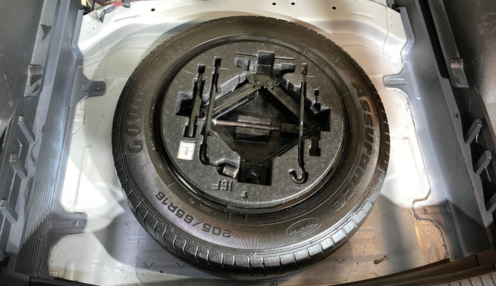 2017 Hyundai Creta E PLUS 1.6 PETROL, Petrol, Manual, 64,996 km, Spare Tyre