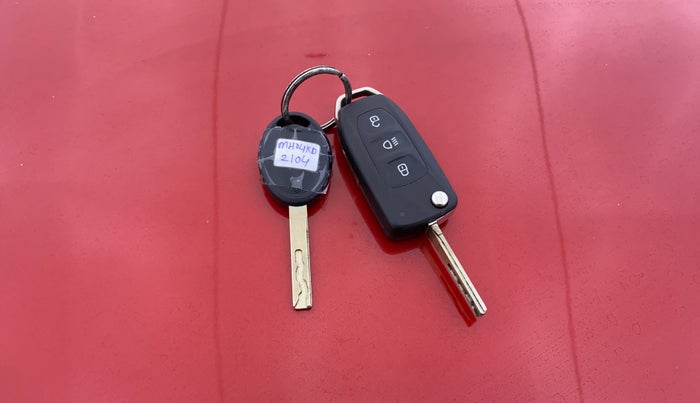 2019 Tata NEXON XZ PETROL, Petrol, Manual, 68,212 km, Key Close Up