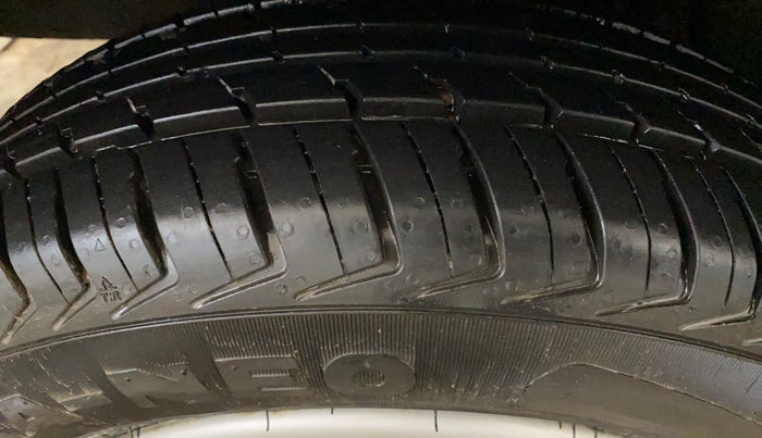 2018 Renault Kwid RXT 1.0 AMT (O), Petrol, Automatic, 62,125 km, Right Rear Tyre Tread