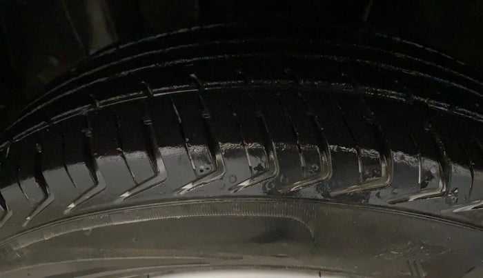 2018 Renault Kwid RXT 1.0 AMT (O), Petrol, Automatic, 62,125 km, Left Front Tyre Tread