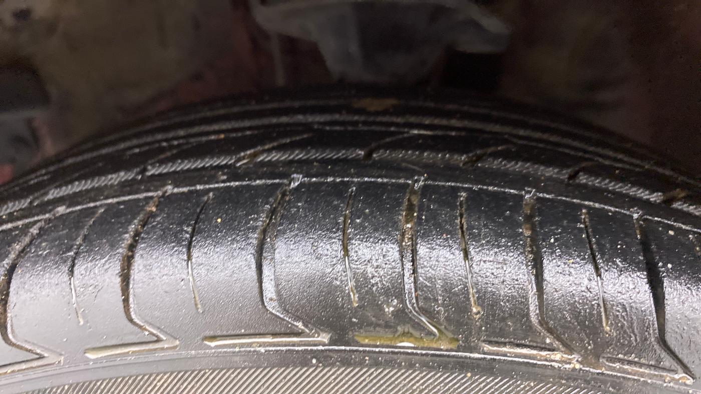 2010 Hyundai i10 MAGNA 1.2, Petrol, Manual, 69,541 km, Left Front Tyre Tread