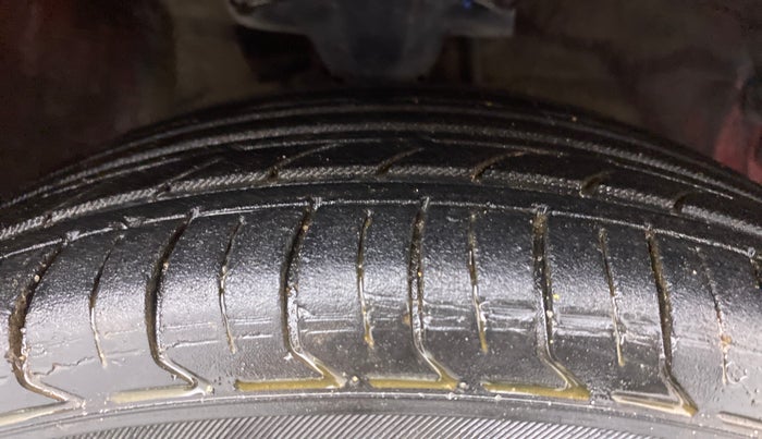 2010 Hyundai i10 MAGNA 1.2, Petrol, Manual, 69,541 km, Right Front Tyre Tread