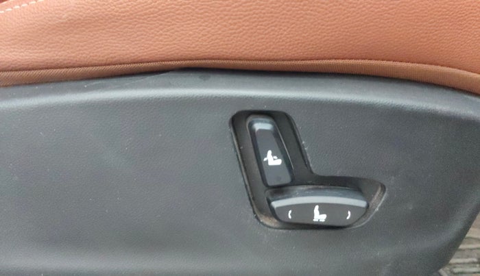 2021 MG HECTOR PLUS SHARP 1.5 PETROL TURBO CVT 6-STR, Petrol, Automatic, 29,432 km, Driver Side Adjustment Panel