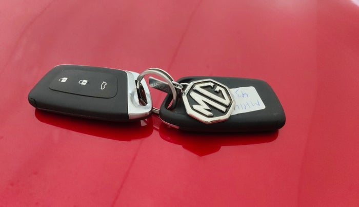 2021 MG HECTOR PLUS SHARP 1.5 PETROL TURBO CVT 6-STR, Petrol, Automatic, 29,432 km, Key Close Up