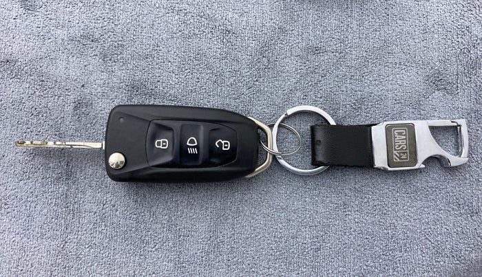 2017 Tata Tiago XM 1.2 REVOTRON, Petrol, Manual, 27,778 km, Key Close Up