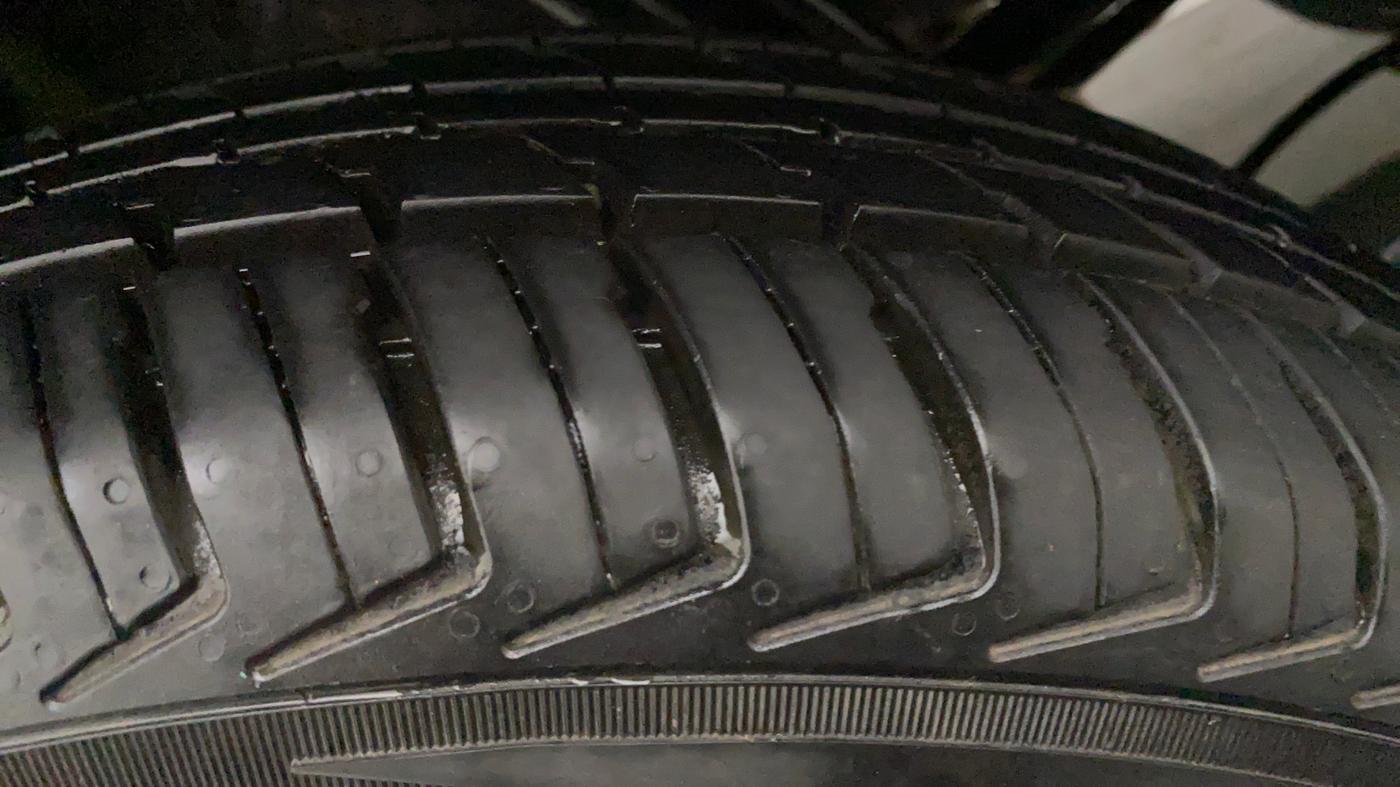 2015 Renault Kwid RXT 0.8 (O), Petrol, Manual, 22,345 km, Left Front Tyre Tread