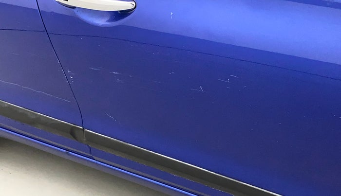 2014 Hyundai Elite i20 ASTA 1.2, Petrol, Manual, 1,12,325 km, Driver-side door - Slightly dented