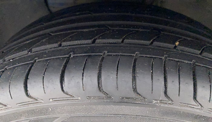 2014 Hyundai Elite i20 ASTA 1.2, Petrol, Manual, 1,12,325 km, Left Front Tyre Tread