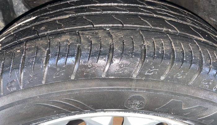 2016 Hyundai Creta SX 1.6 DIESEL, Diesel, Manual, 82,154 km, Left Front Tyre Tread