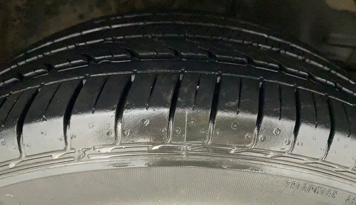 2015 Toyota Corolla Altis VL CVT PETROL, Petrol, Automatic, 66,362 km, Right Front Tyre Tread