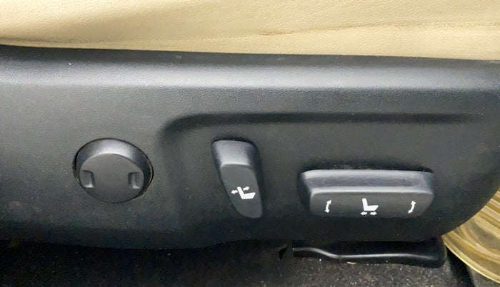 2015 Toyota Corolla Altis VL CVT PETROL, Petrol, Automatic, 66,362 km, Driver Side Adjustment Panel
