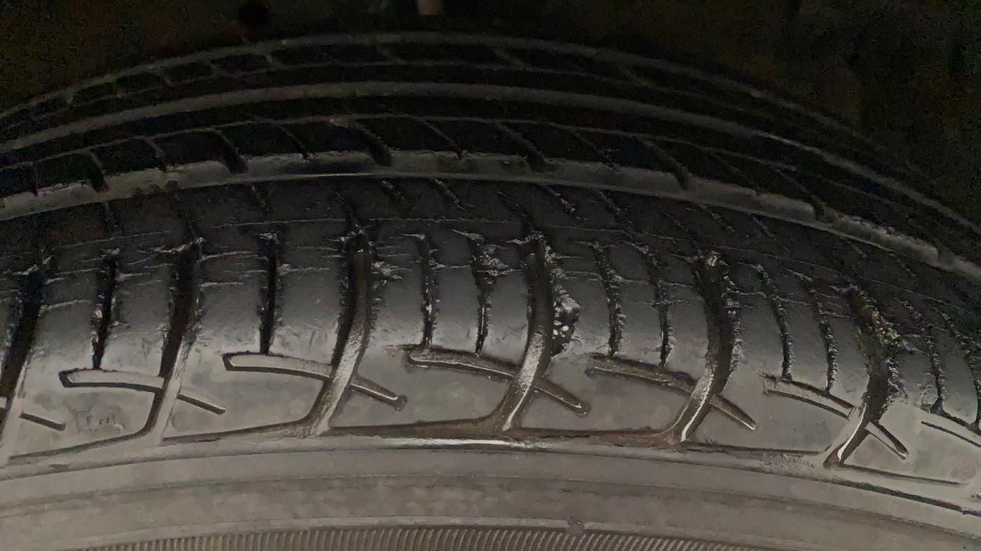2015 Maruti Swift Dzire ZXI, Petrol, Manual, 63,998 km, Left Front Tyre Tread