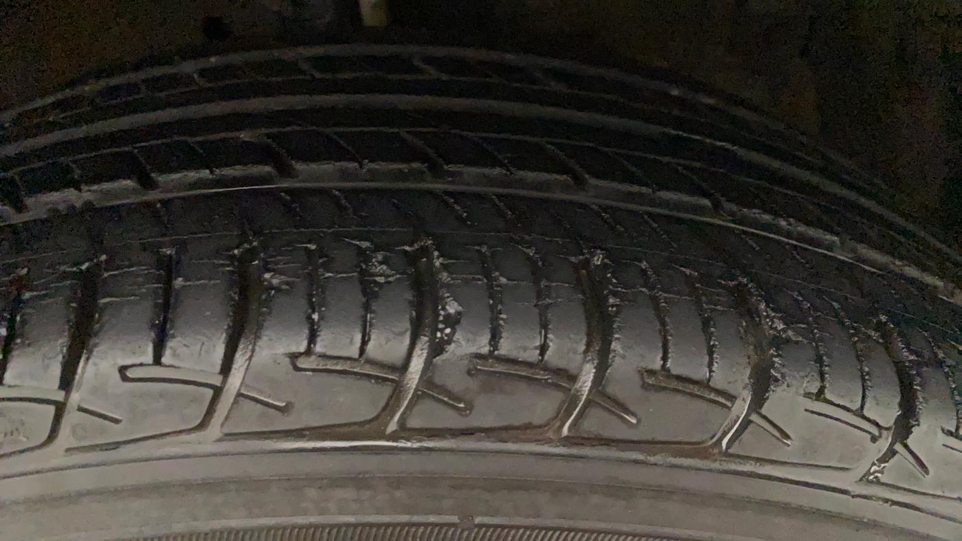 2015 Maruti Swift Dzire ZXI, Petrol, Manual, 63,998 km, Right Front Tyre Tread