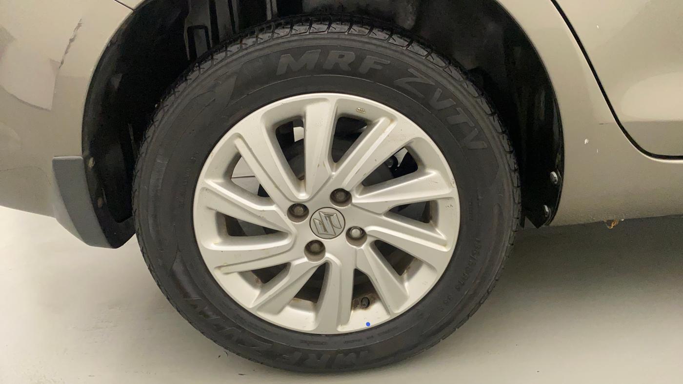 2015 Maruti Swift Dzire ZXI, Petrol, Manual, 63,998 km, Right Rear Wheel