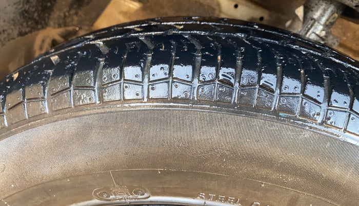 2015 Maruti Swift VXI, Petrol, Manual, 47,998 km, Left Front Tyre Tread