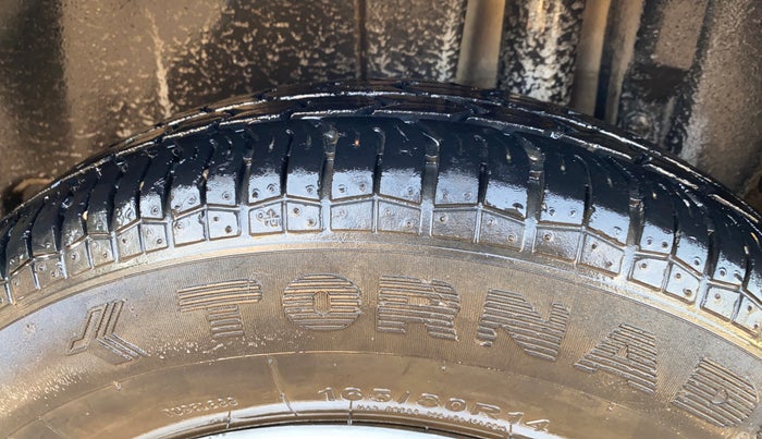 2015 Maruti Swift VXI, Petrol, Manual, 47,998 km, Left Rear Tyre Tread