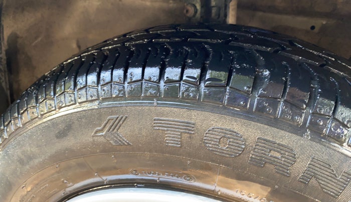 2015 Maruti Swift VXI, Petrol, Manual, 47,998 km, Right Front Tyre Tread