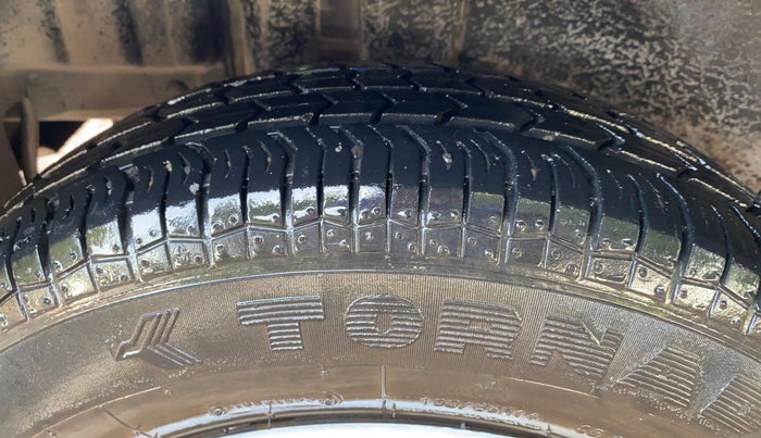 2015 Maruti Swift VXI, Petrol, Manual, 47,998 km, Right Rear Tyre Tread