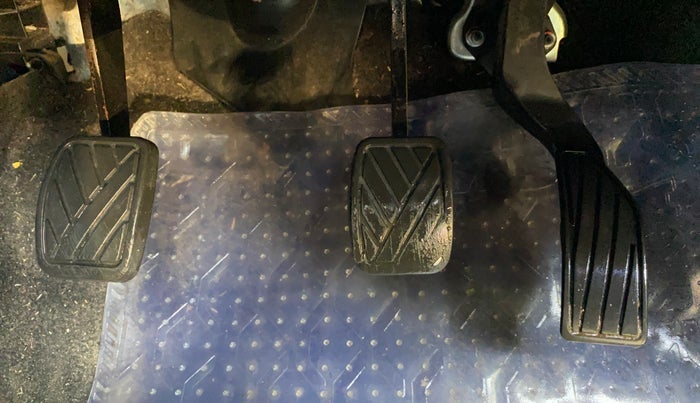 2015 Maruti Swift VXI, Petrol, Manual, 47,998 km, Pedals