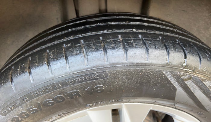 2021 Skoda KUSHAQ AMBITION 1.0L TSI AT, Petrol, Automatic, 64,270 km, Right Rear Tyre Tread