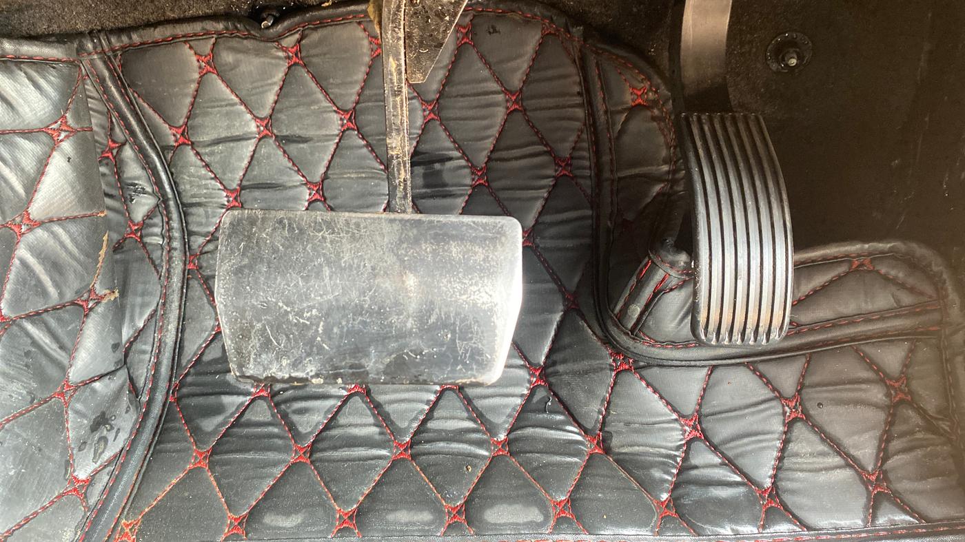 2023 Mahindra Thar LX P 2WD AT HT, Petrol, Automatic, 37,187 km, Pedals
