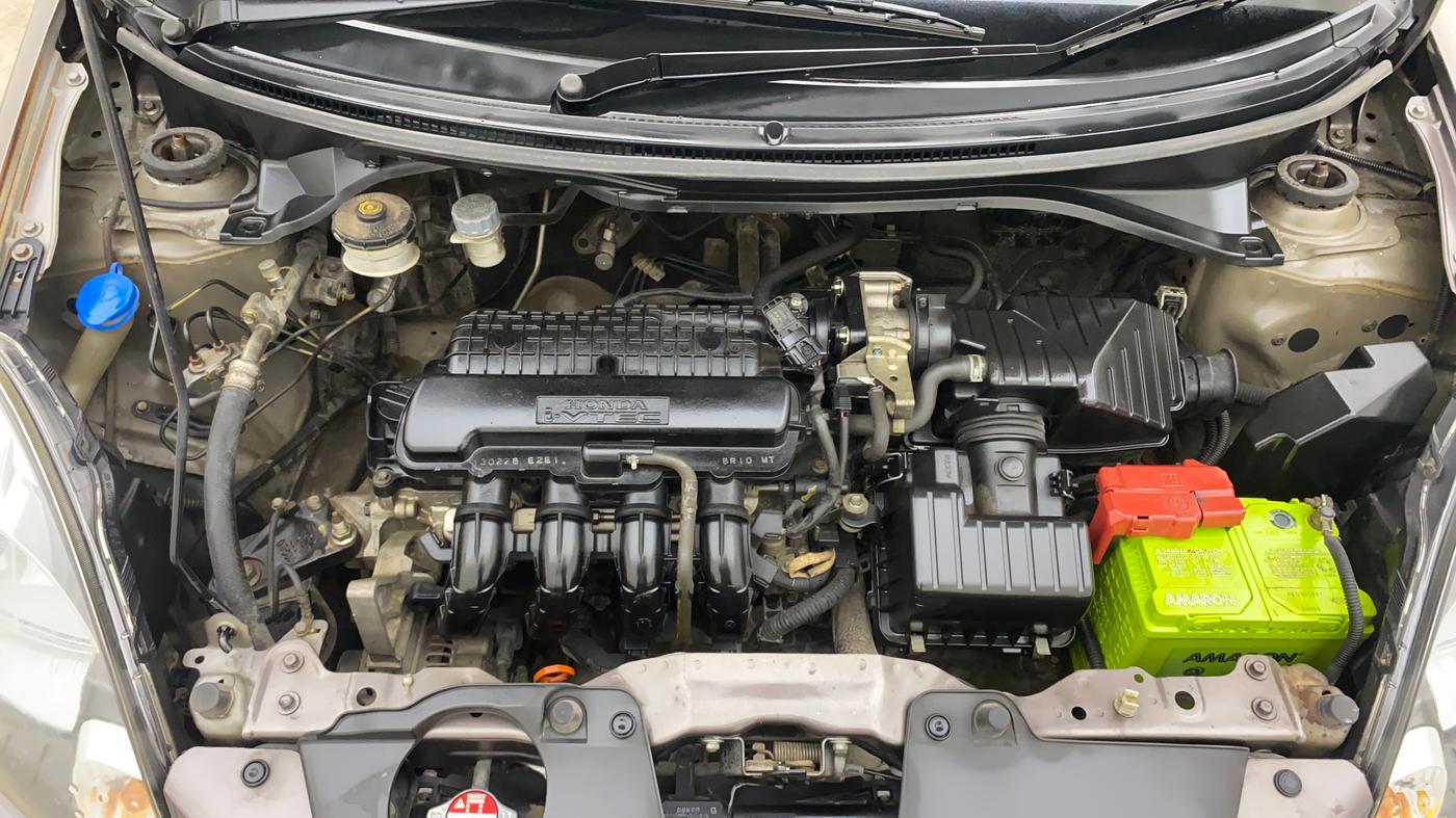 2013 Honda Brio S MT, Petrol, Manual, 1,01,790 km, Engine View