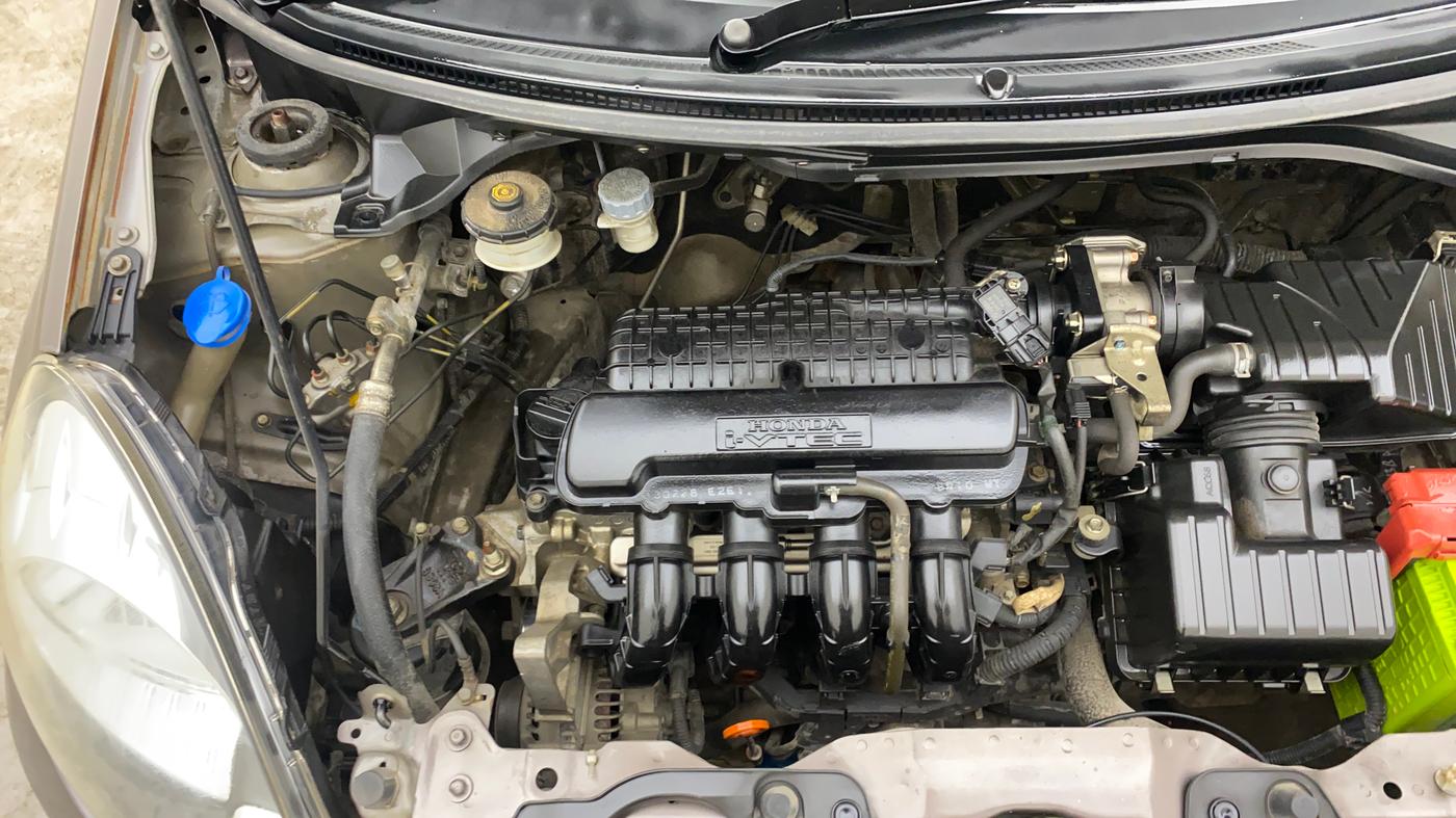 2013 Honda Brio S MT, Petrol, Manual, 1,01,790 km, Engine View - Right
