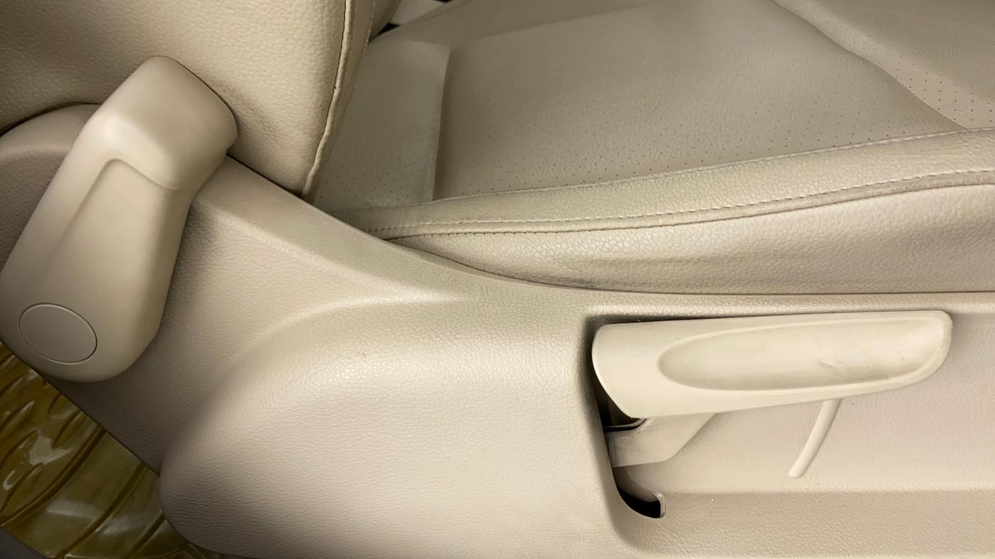 2012 Volkswagen Vento HIGHLINE PETROL, Petrol, Manual, 32,933 km, Driver Side Adjustment Panel