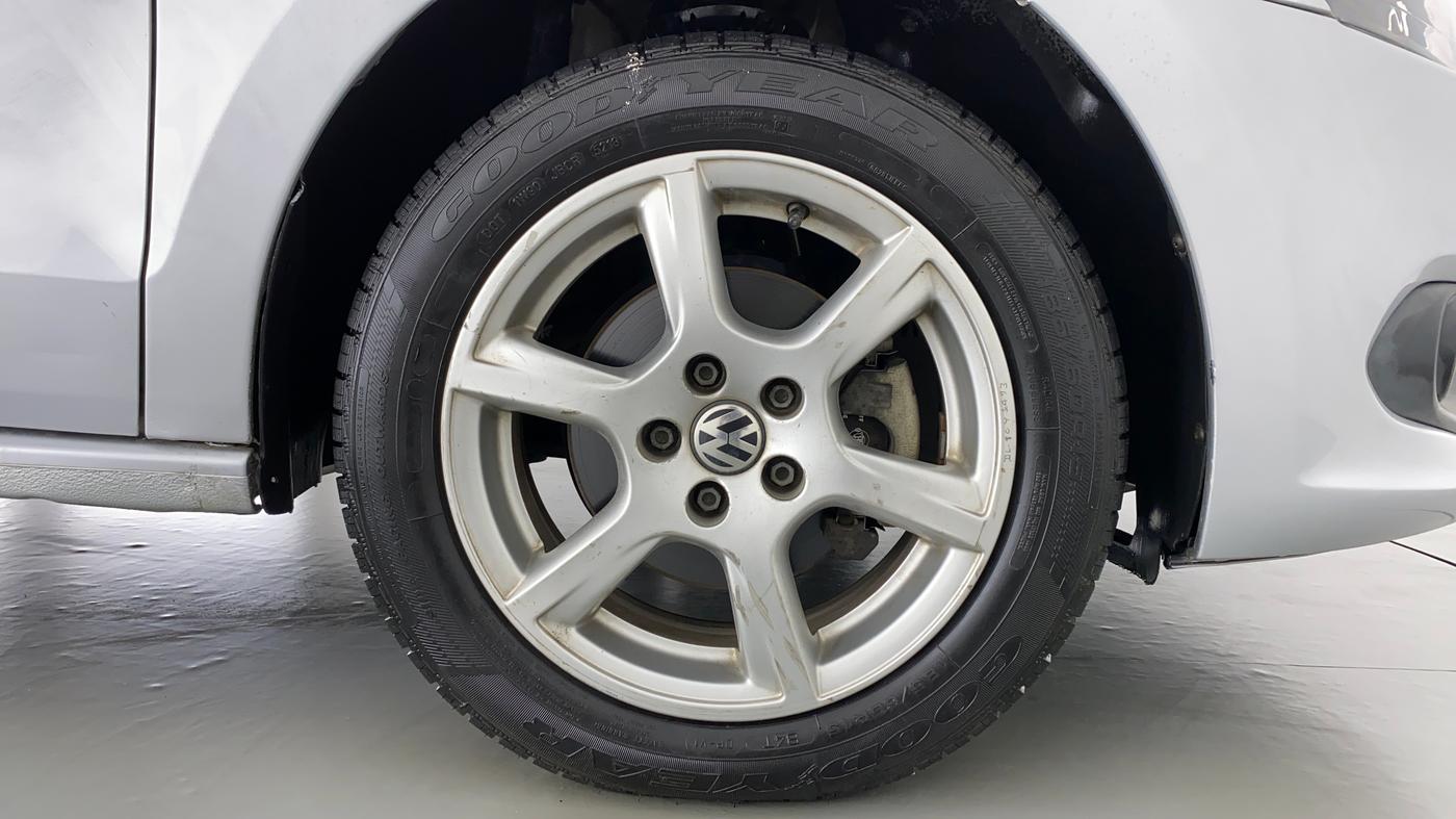 2012 Volkswagen Vento HIGHLINE PETROL, Petrol, Manual, 32,933 km, Right Front Wheel
