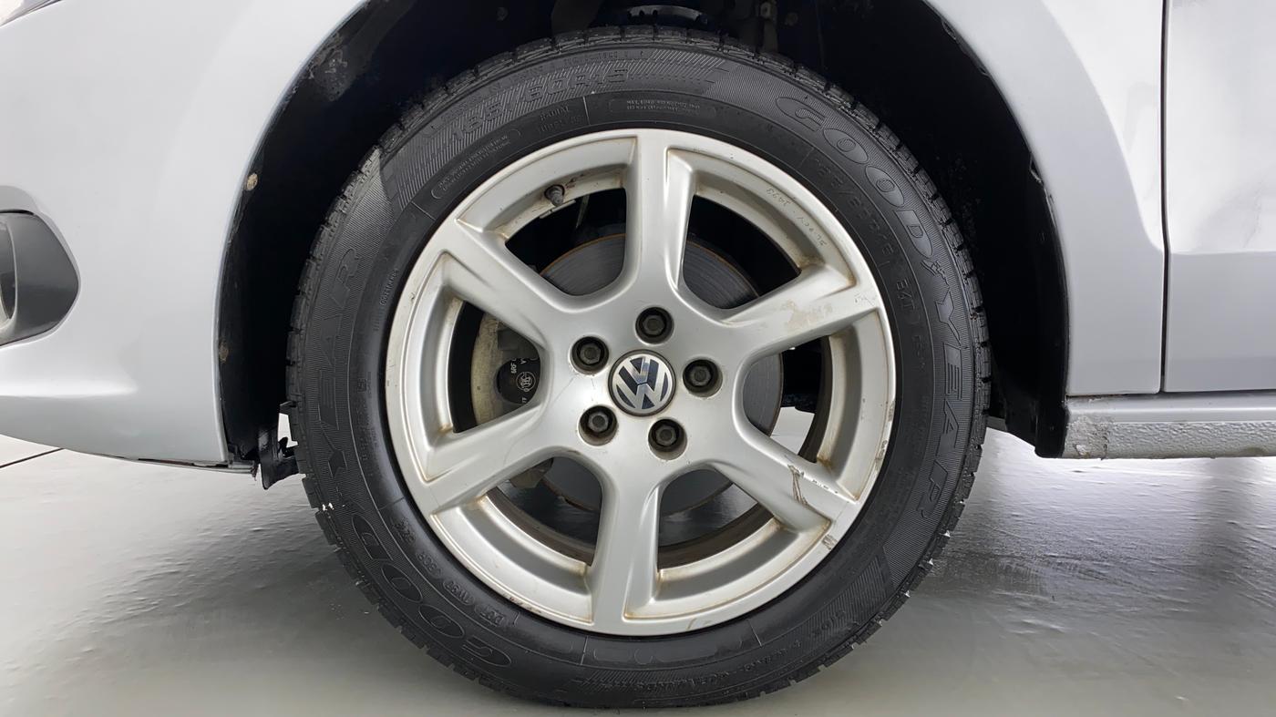 2012 Volkswagen Vento HIGHLINE PETROL, Petrol, Manual, 32,933 km, Left Front Wheel