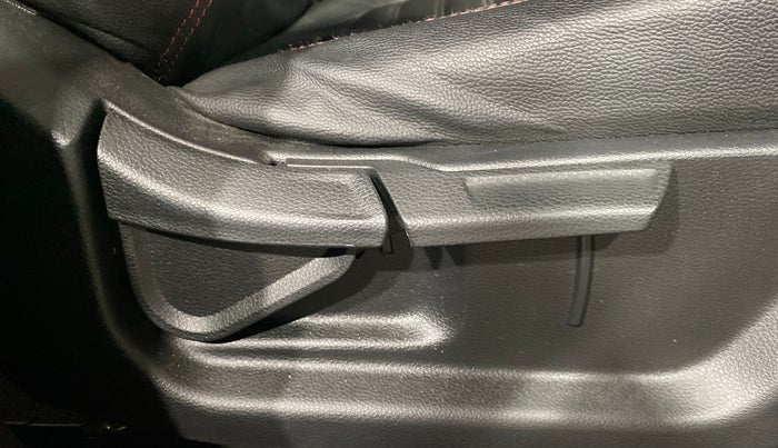 2021 KIA SONET HTX 1.0 IMT, Petrol, Manual, 27,603 km, Driver Side Adjustment Panel