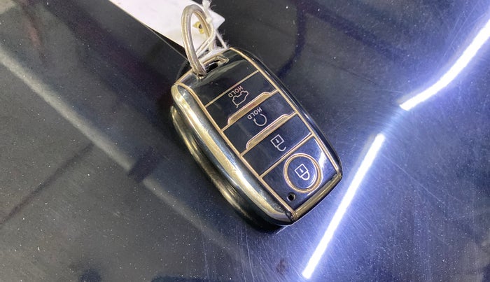 2021 KIA SONET HTX 1.0 IMT, Petrol, Manual, 27,603 km, Key Close Up