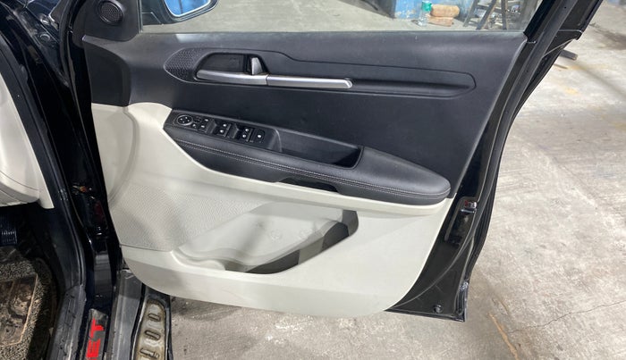 2021 KIA SONET HTX 1.0 IMT, Petrol, Manual, 27,603 km, Driver Side Door Panels Control