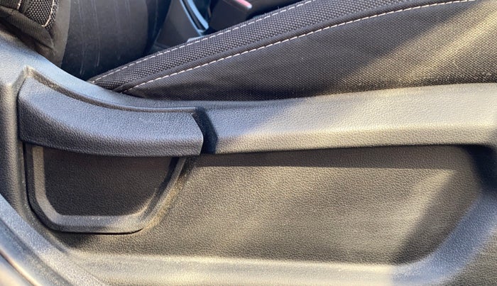 2022 Hyundai NEW I20 MAGNA 1.2 MT, Petrol, Manual, 55,771 km, Driver Side Adjustment Panel