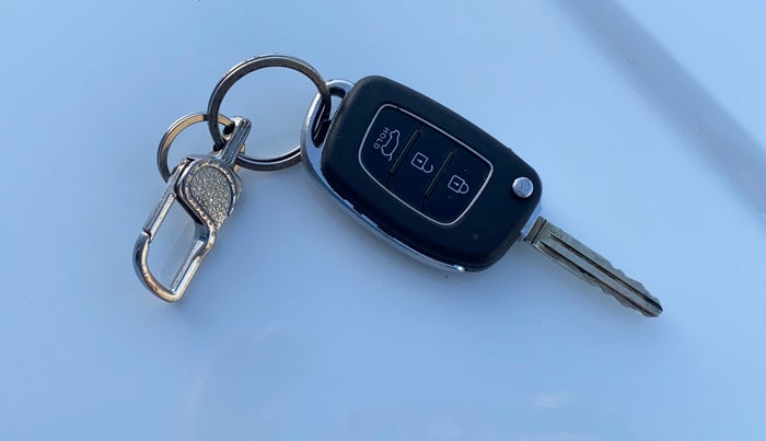 2022 Hyundai NEW I20 MAGNA 1.2 MT, Petrol, Manual, 55,771 km, Key Close Up