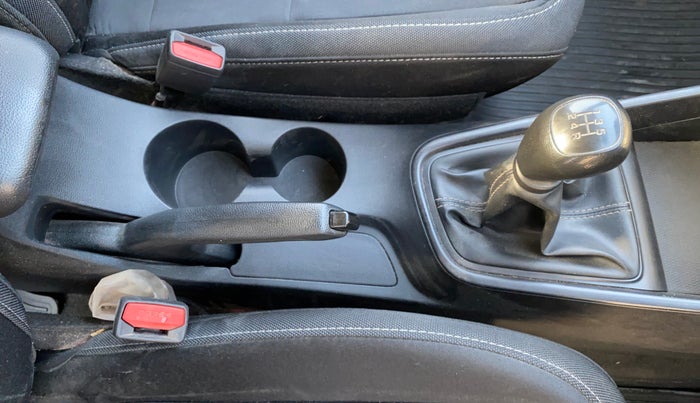 2022 Hyundai NEW I20 MAGNA 1.2 MT, Petrol, Manual, 55,771 km, Gear Lever