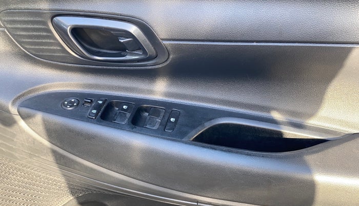 2022 Hyundai NEW I20 MAGNA 1.2 MT, Petrol, Manual, 55,771 km, Driver Side Door Panels Control