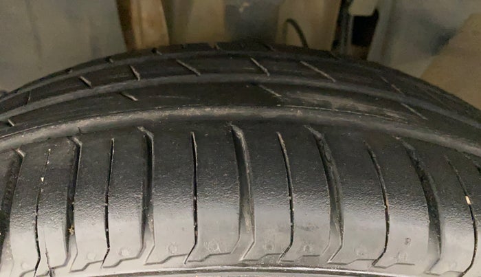 2020 Renault TRIBER RXZ, Petrol, Manual, 52,442 km, Left Front Tyre Tread