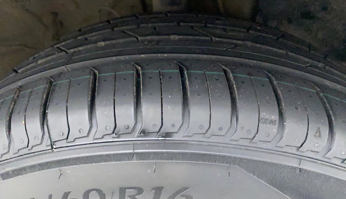 2020 Hyundai VENUE SX 1.0 TURBO, Petrol, Manual, 66,865 km, Right Front Tyre Tread
