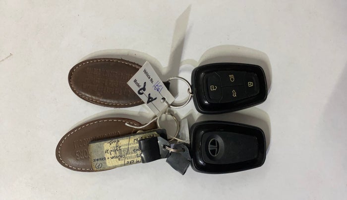 2021 Tata PUNCH CREATIVE  MT, Petrol, Manual, 38,399 km, Key Close Up