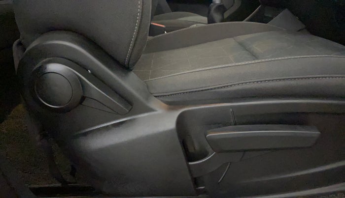 2021 Tata PUNCH CREATIVE  MT, Petrol, Manual, 38,399 km, Driver Side Adjustment Panel