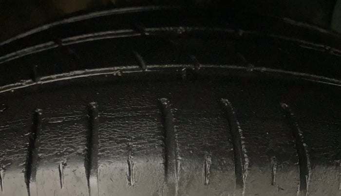 2021 Hyundai GRAND I10 NIOS SPORTZ AMT 1.2 KAPPA VTVT, Petrol, Automatic, 41,063 km, Right Front Tyre Tread