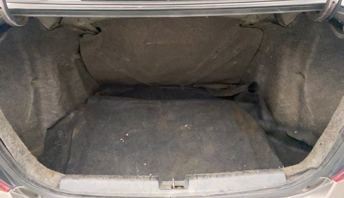 2016 Honda Amaze 1.2L I-VTEC SX, Petrol, Manual, Boot Inside