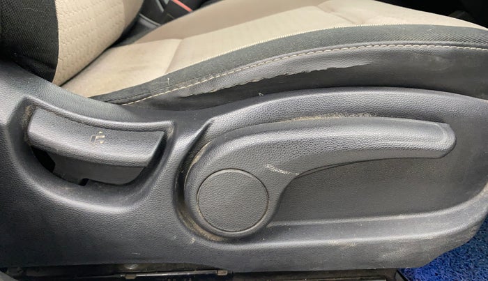 2016 Hyundai Elite i20 SPORTZ 1.2, Petrol, Manual, 49,882 km, Driver Side Adjustment Panel