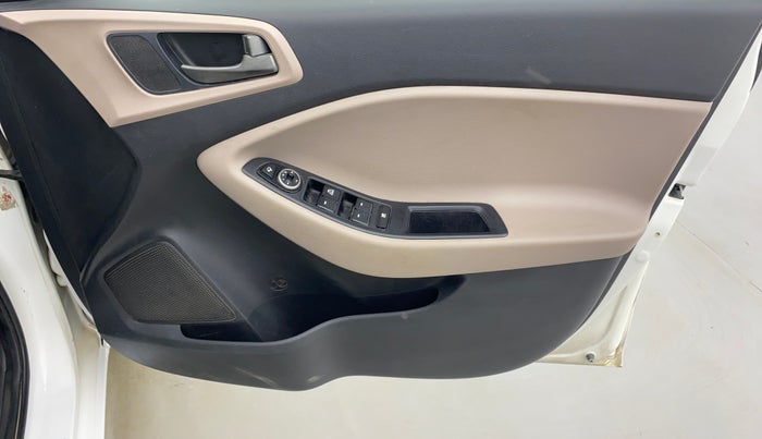 2016 Hyundai Elite i20 SPORTZ 1.2, Petrol, Manual, 49,882 km, Driver Side Door Panels Control