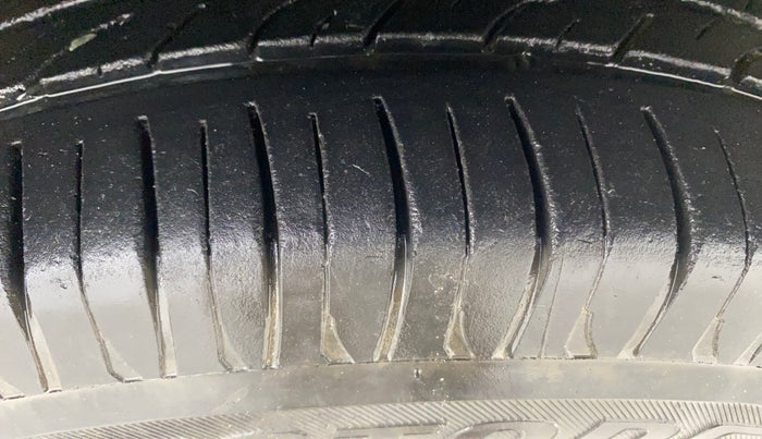 2016 Hyundai Elite i20 SPORTZ 1.2, Petrol, Manual, 49,882 km, Right Front Tyre Tread