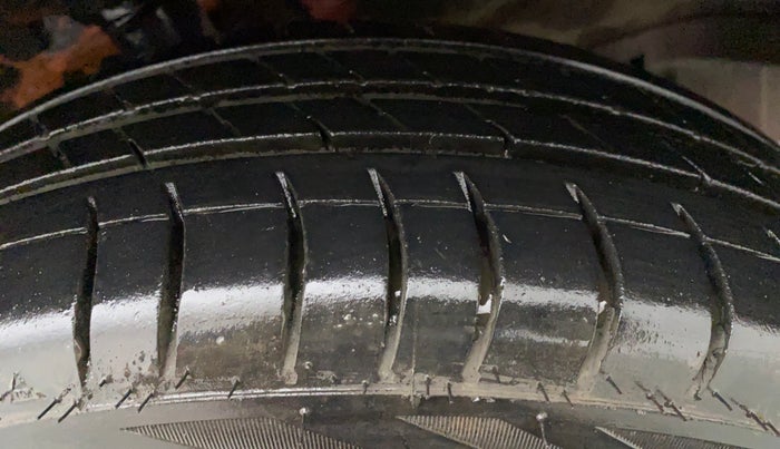 2014 Maruti Wagon R 1.0 VXI, Petrol, Manual, 49,301 km, Left Front Tyre Tread