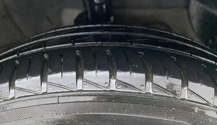 2022 Hyundai AURA S 1.2 CNG, CNG, Manual, 28,182 km, Right Front Tyre Tread