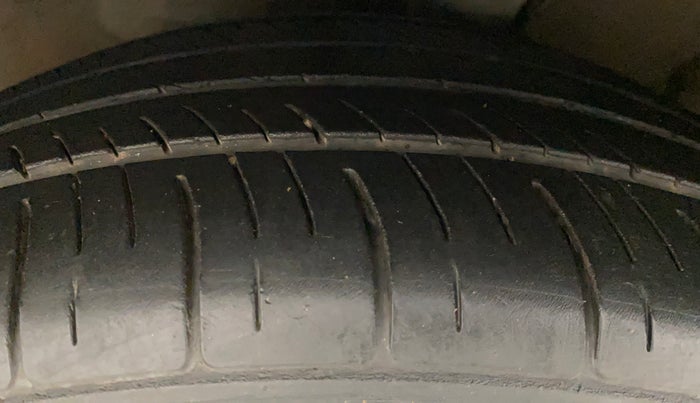 2014 Hyundai Verna FLUIDIC 1.6 VTVT SX AT, Petrol, Automatic, 1,07,887 km, Left Front Tyre Tread